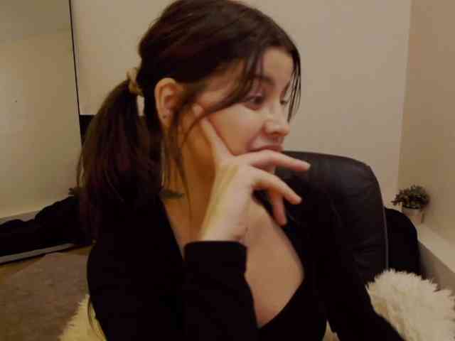 AryaJoliee webcam