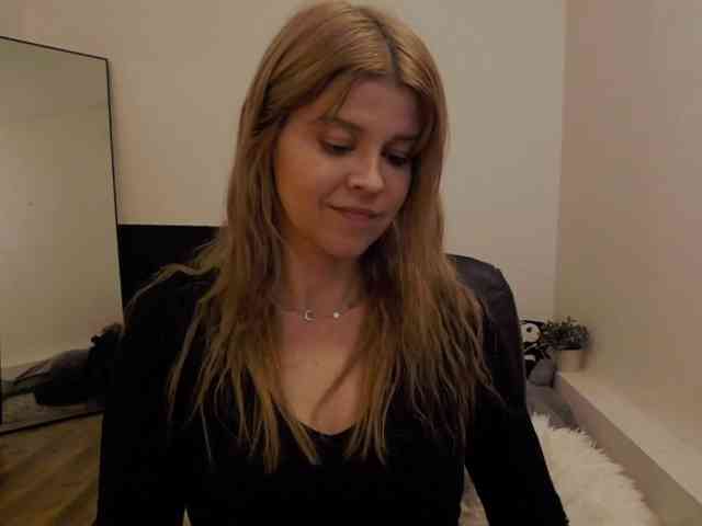 AryaNoiree webcam