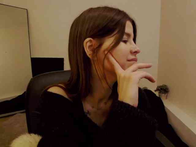 AryaJoliee