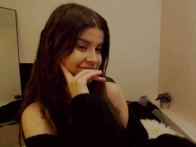 AryaJoliee