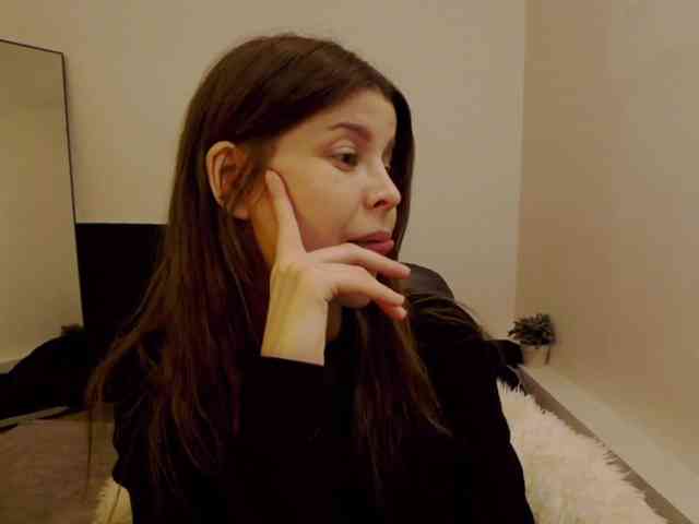 AryaNoiree webcam