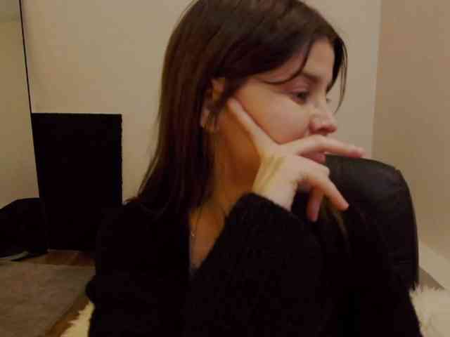 AryaJoliee