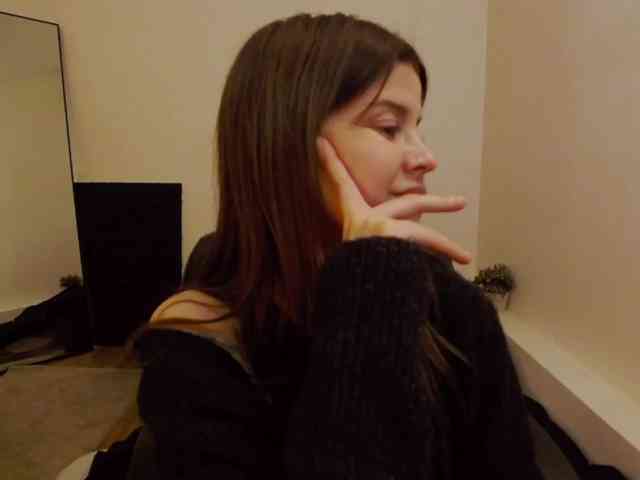 AryaJoliee