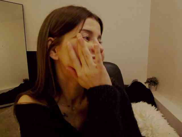 AryaJoliee
