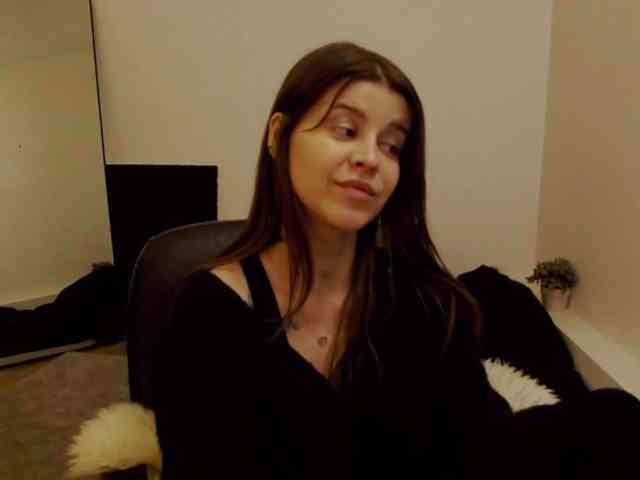 AryaJoliee