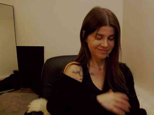 AryaJoliee