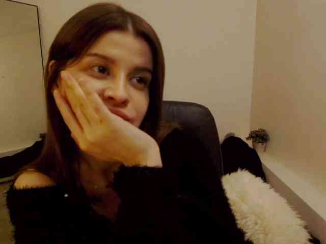 AryaJoliee