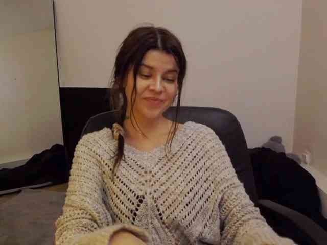 AryaJoliee