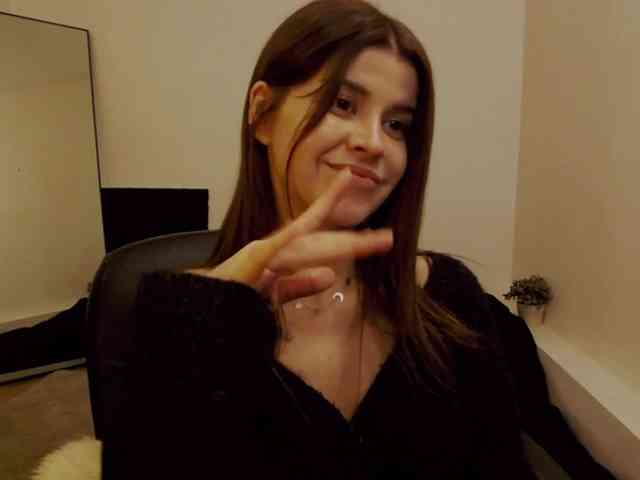 AryaJoliee
