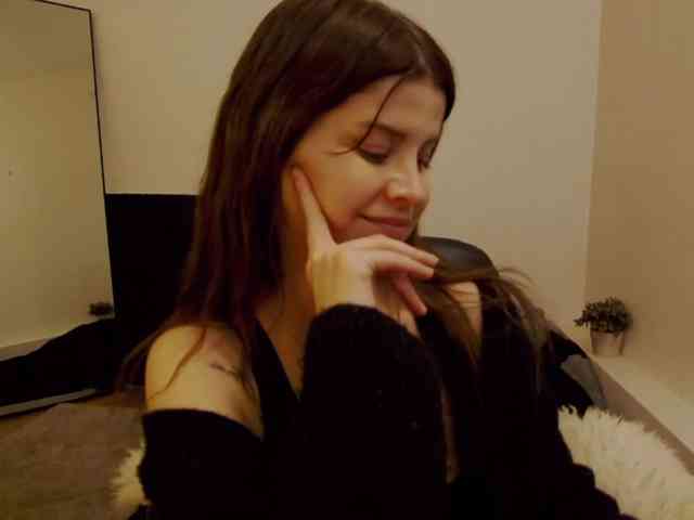 AryaJoliee