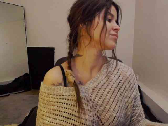 AryaJoliee