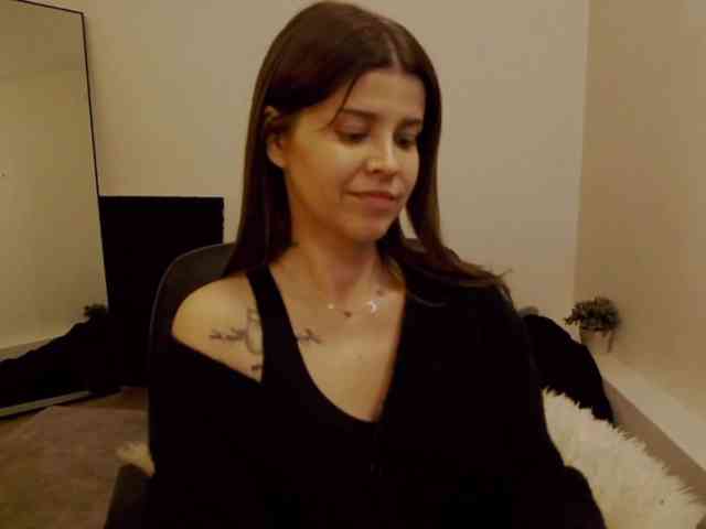 AryaJoliee