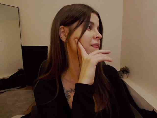 AryaJoliee