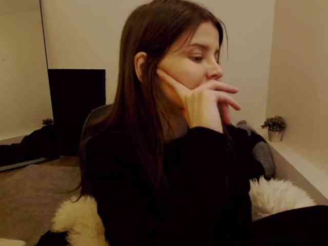AryaJoliee