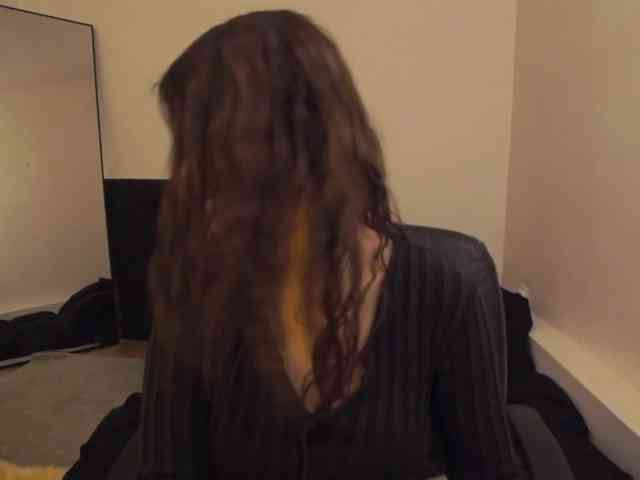 AryaJoliee