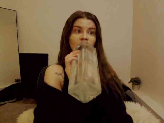 AryaJoliee