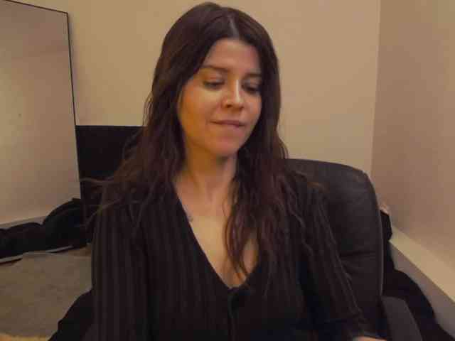 AryaJoliee