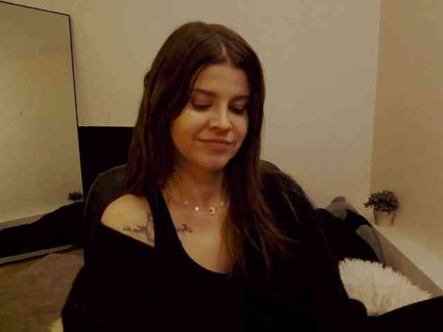 AryaJoliee
