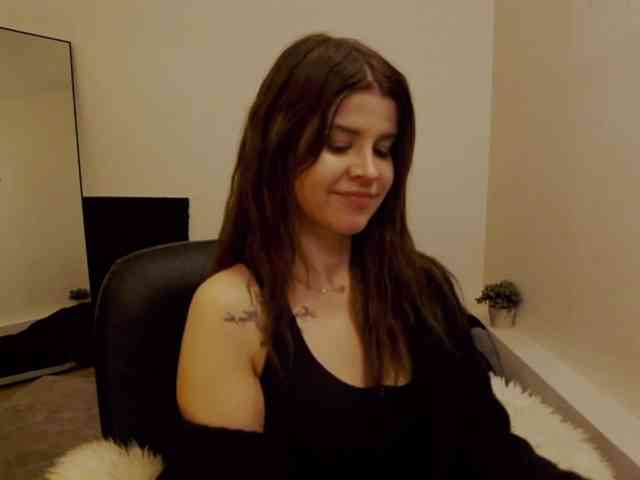AryaJoliee