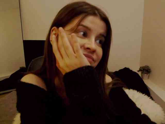 AryaJoliee