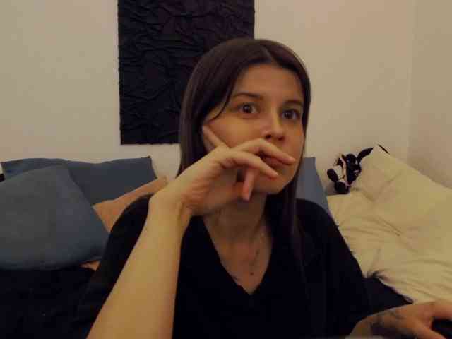 AryaNoiree webcam