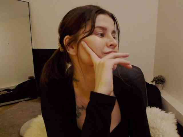 AryaJoliee