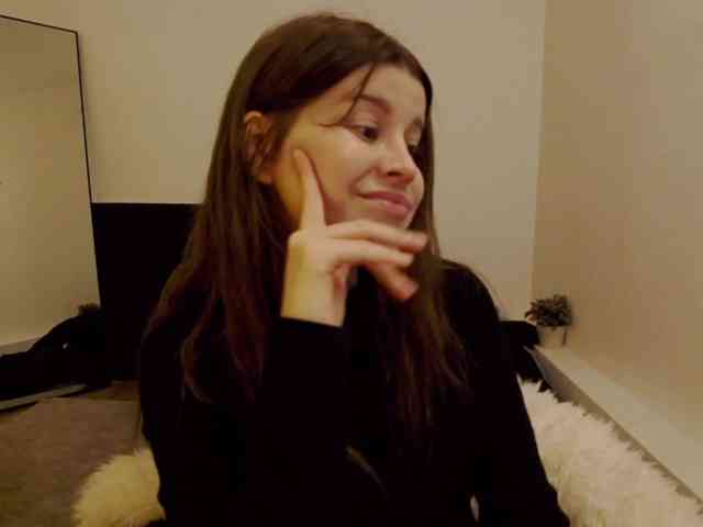 AryaNoiree webcam