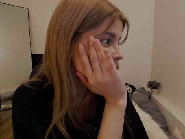 AryaNoiree webcam