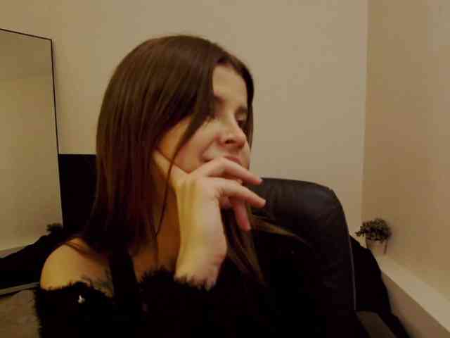 AryaJoliee