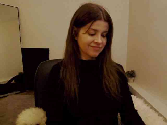 AryaNoiree webcam