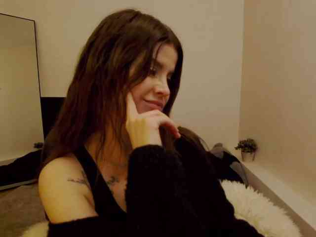 AryaJoliee