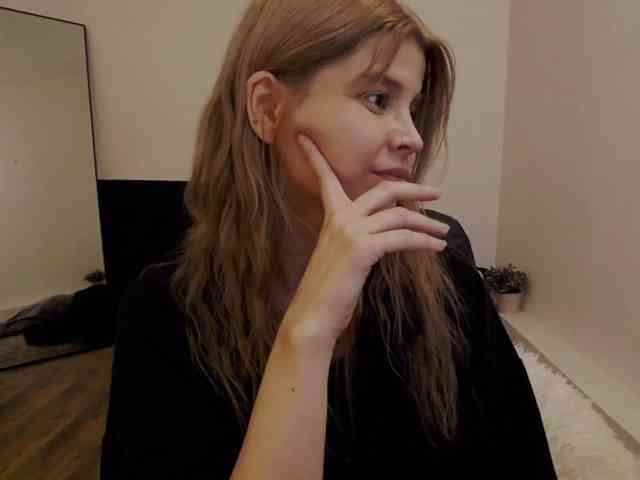 AryaNoiree webcam