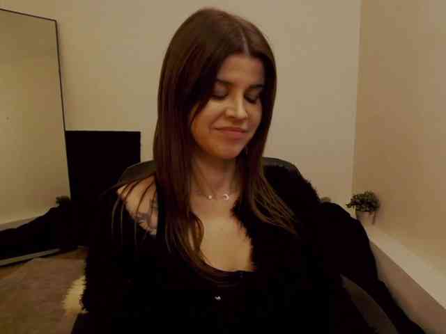 AryaJoliee