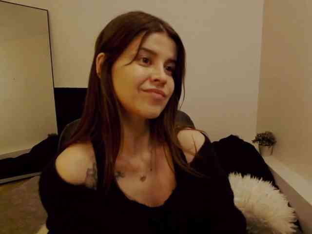 AryaJoliee