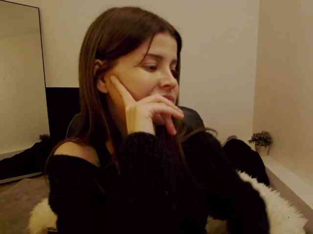 AryaJoliee