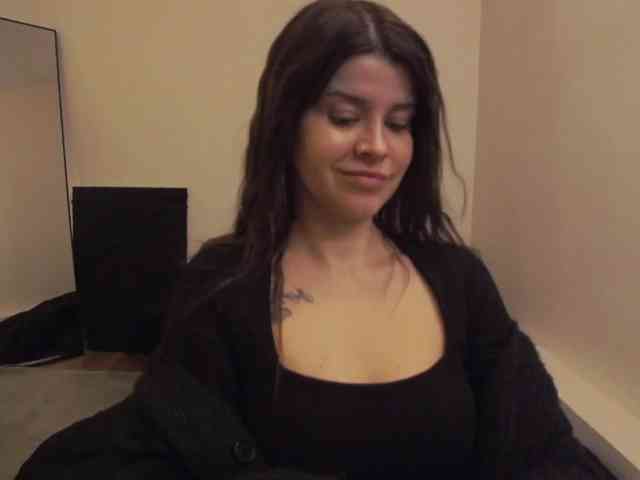 AryaJoliee