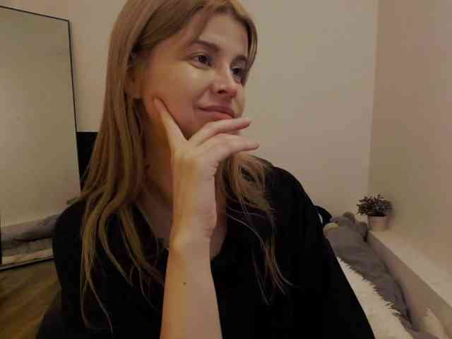 AryaNoiree webcam