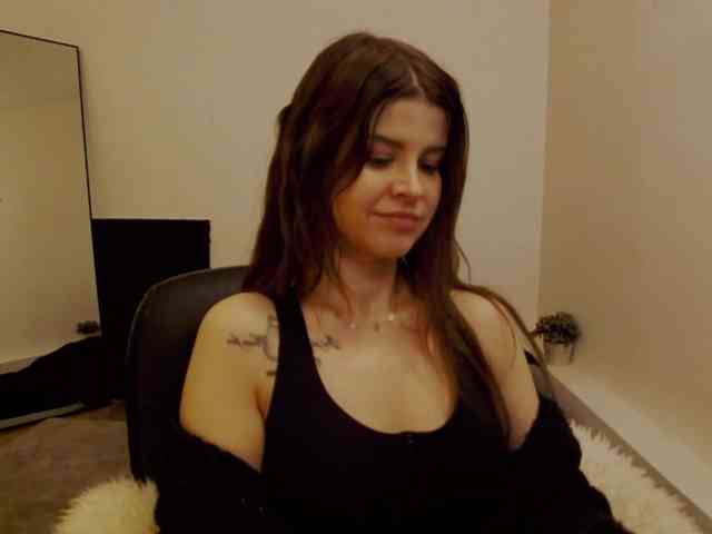 AryaJoliee