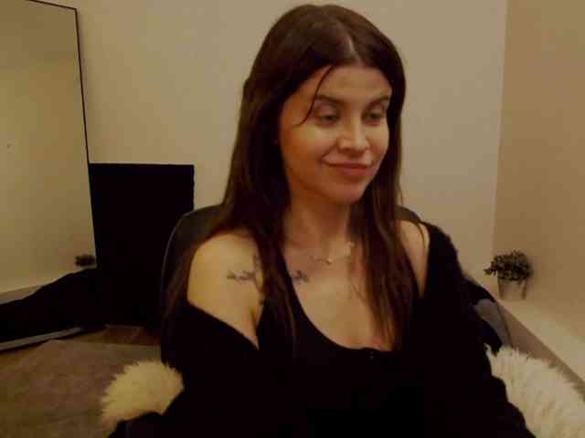 AryaJoliee