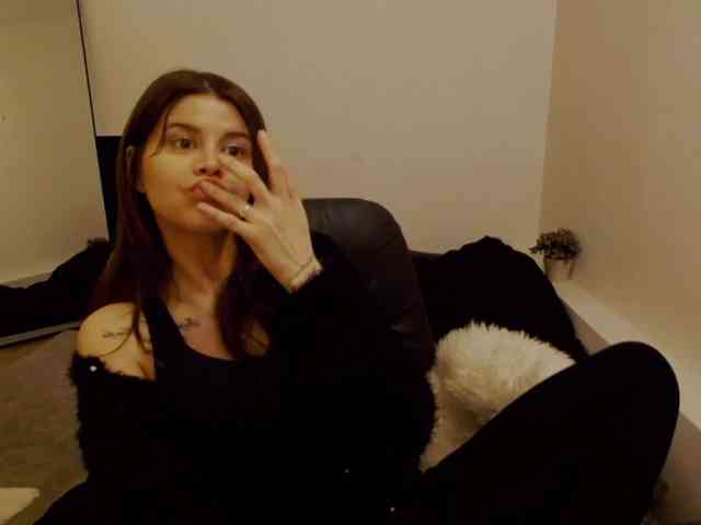AryaJoliee