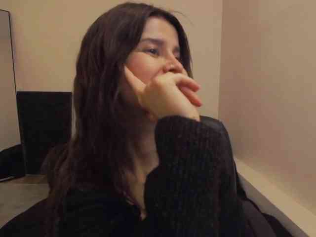 AryaJoliee