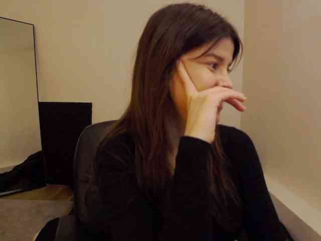 AryaJoliee