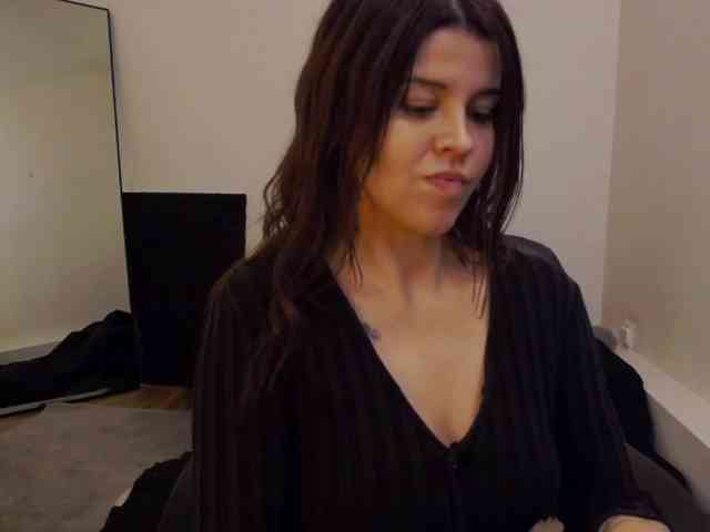 AryaJoliee