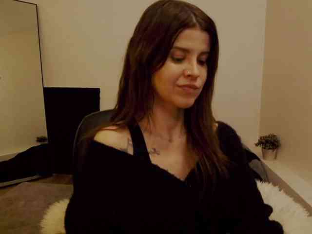 AryaJoliee