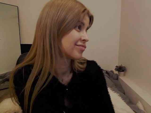 AryaNoiree webcam