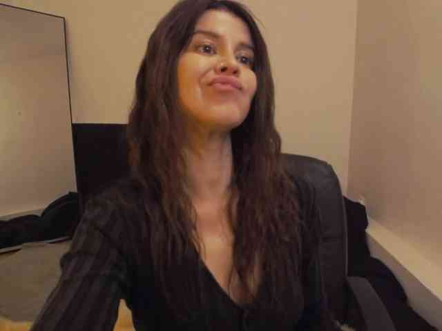 AryaJoliee
