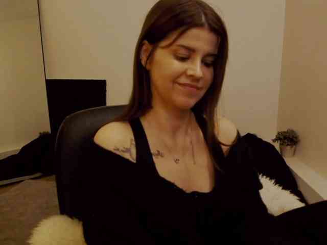 AryaJoliee