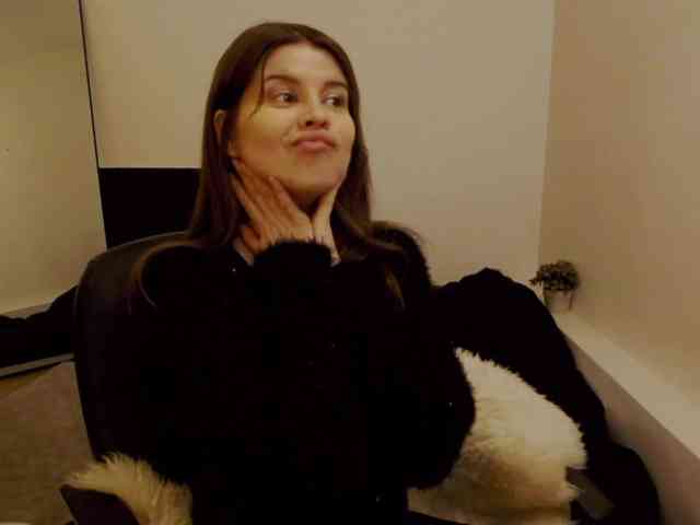 AryaJoliee
