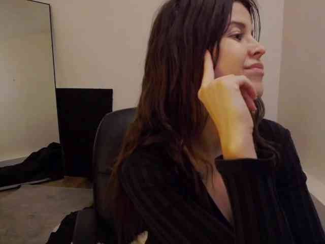 AryaJoliee