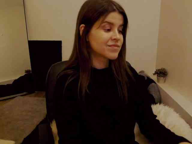 AryaJoliee
